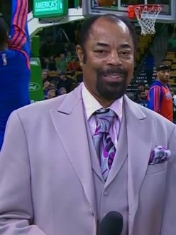 Grading Walt "Clyde" Frazier's suits one game at a time